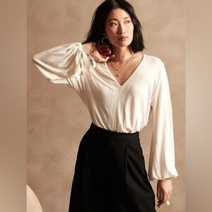 Banana Republic TIE-CUFF TOP NEW with tags Size Medium Snow Day
